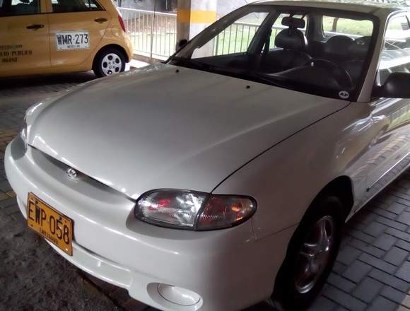 VENDO CARRO HYNDAI ACCENT 1998 BLANCO