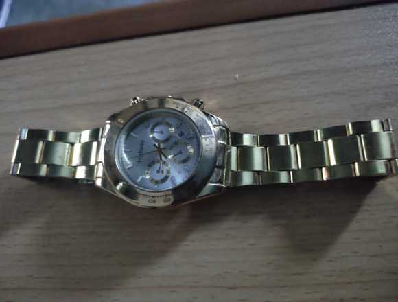 Reloj de hombre dorado