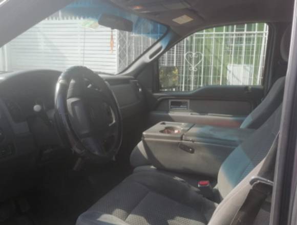 Ford F-150 XLT 4X2 COLOR GRIS PLATEADO en Pedro Aguirre Cerda (Comuna)