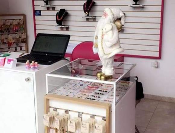 Accesorios femeninos marca Reves en Lérida (Municipio)