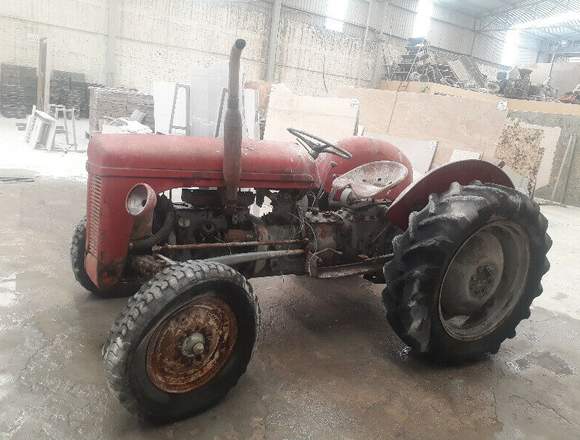 Figura Tractor "Harry Ferguson" de los años 30's en Guanajuato (Municipio)