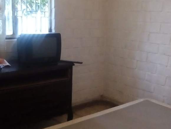 arriendo pieza en buen sector de maipu a mujer en Maipú (Comuna)
