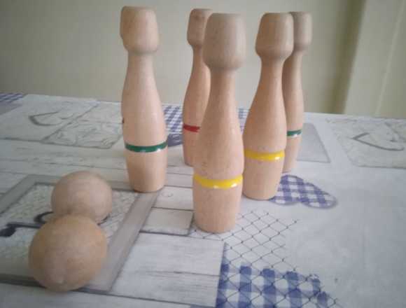 Bolos de madera.