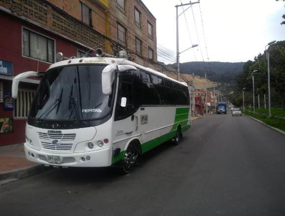 Transporte cómodo en bus o carro particular