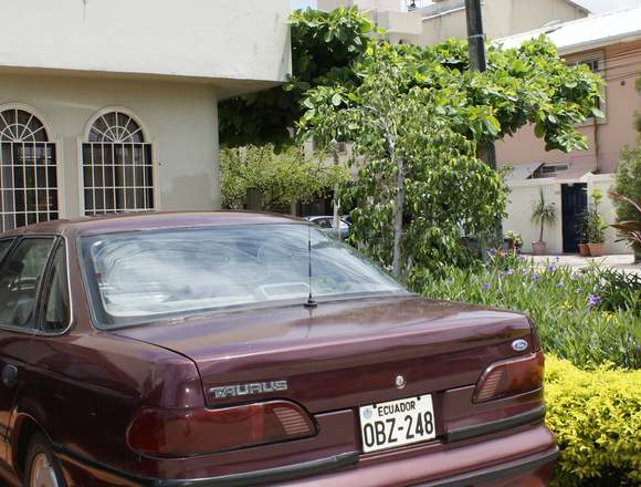 VENDO POR VIAJE FORD TAURUS AMERICANO en Empalme (Cantón)