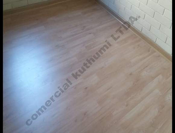 Piso flotante semi brillante en Santiago (Comuna)