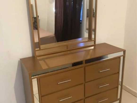 Gavetero con mesita de noche,biuro,cama etc en Santo Domingo Norte (Municipio)