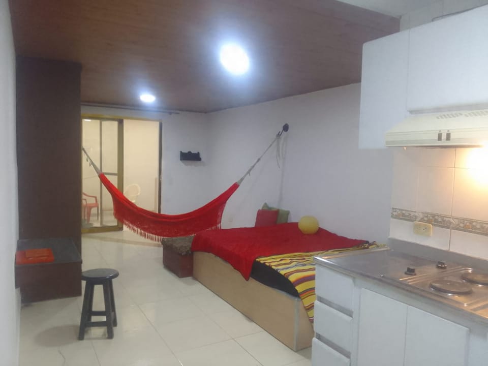 Apartaestudio amoblado y renovado en zona central