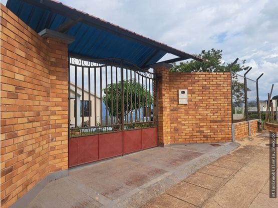 VENTA CASA CAMPESTRE RUITOQUE ALTO TRES ESQUINAS COD:1327