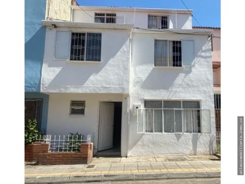 VENTA CASA 3 NIVELES BARRIO CIUDAD BOLIVAR REAL DE MINAS COD:1216