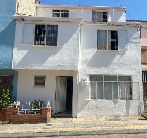 VENTA CASA 3 NIVELES BARRIO CIUDAD BOLIVAR REAL DE MINAS COD:1216 en Bucaramanga (Municipio)