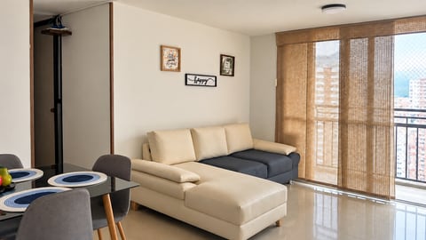 Apartamento amoblado en sabaneta, en avenida principal - con vista en Sabaneta (Municipio)