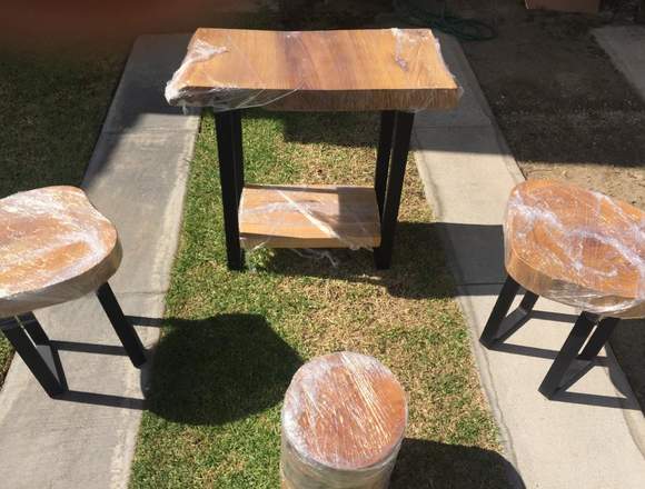 Juego de mesas herrería y madera y un banco