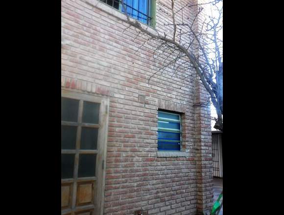 VENDO CASA CON DEPARTAMENTO BARRIO CORONEL OLMEDO