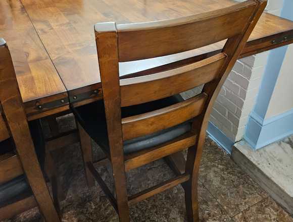 Mesa de comedor grande in Greenfield Manor (Locality)