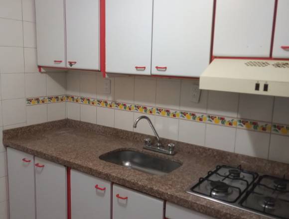Apartamento de tres alcobas con parqueadero
