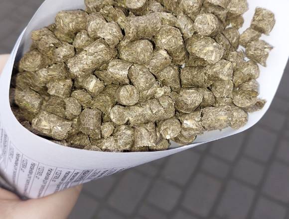 Einstreupellets, Strohgranulat, Strohpellets in Feldkirchen-Westerham (Lokalität)