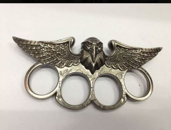 Manopla de acero diseño Águila en Estación Central (Comuna)