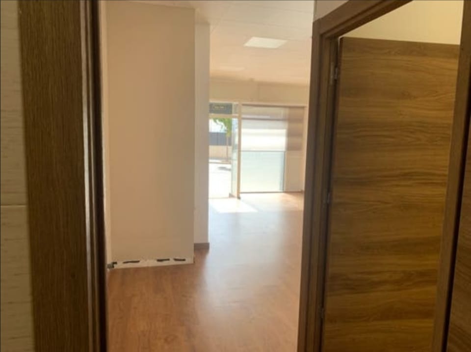 Venta de local con 60 m2 en el puerto de la Torre en Málaga (Municipio)