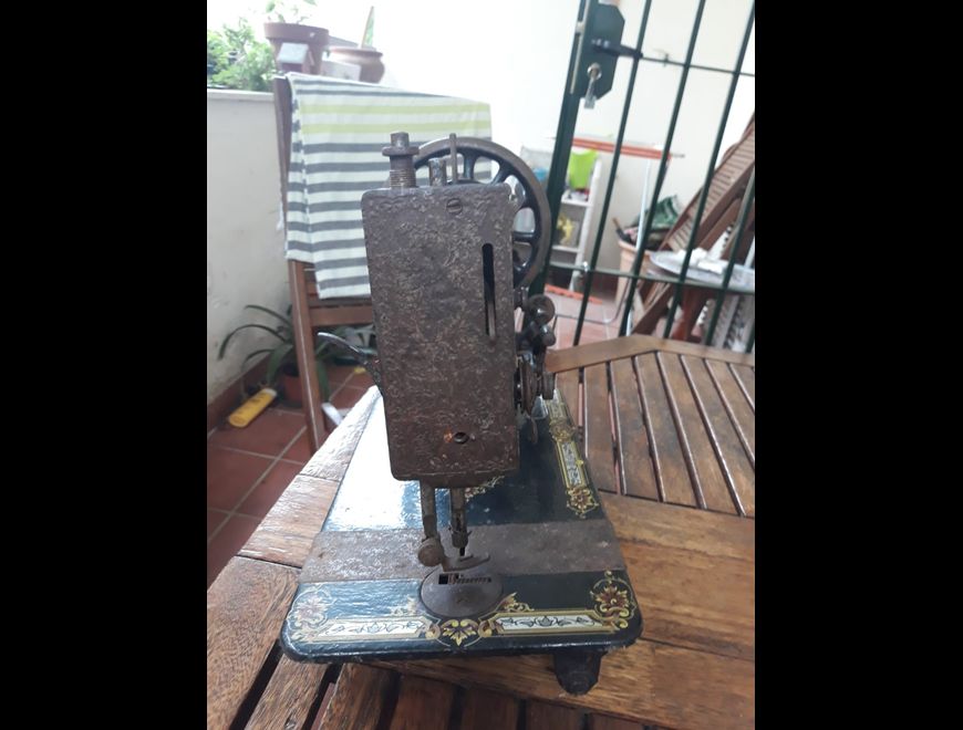 maquina de coser marca singer modelo 28k3. en Málaga (Municipio)
