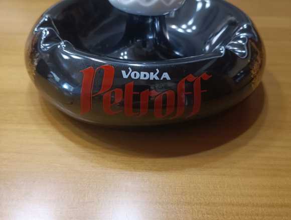 Cenicero Vodka Petroff de Isard Valls en Cervelló (Municipio)