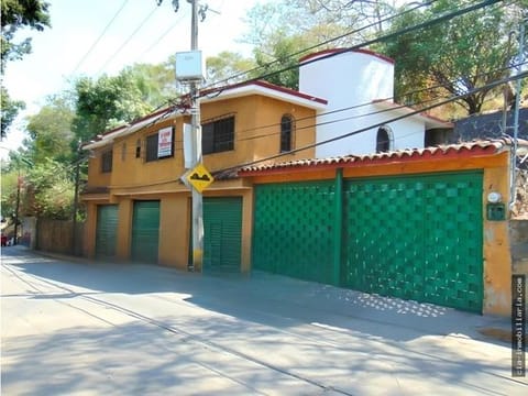 Casa en Lomas de Jiutepec, 3 Locales (Cesión de Derechos)