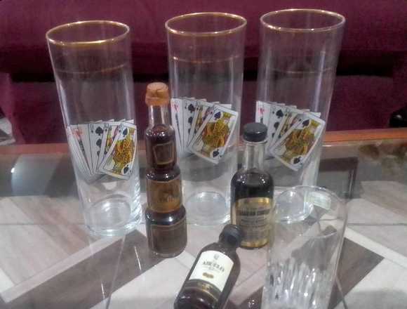 Entre copas, vasos, abanicos y souvenirs