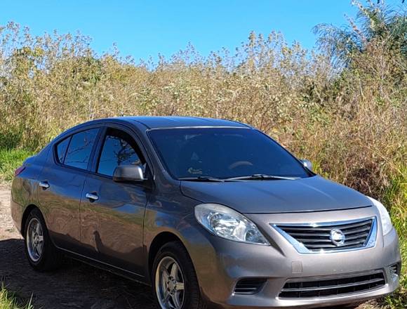 VENDO NISSAN VERSA 2012 en David (Distrito)