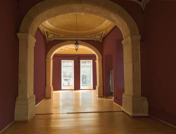 EN VENTA ANTIGUO EDIFICIO EN EL CENTRO DE MORELIA
