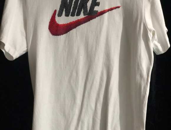 Camiseta Nike talla L en Sabaneta (Municipio)