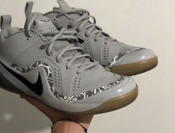 Zapatos Nike talla 9.5 en Sabaneta (Municipio)