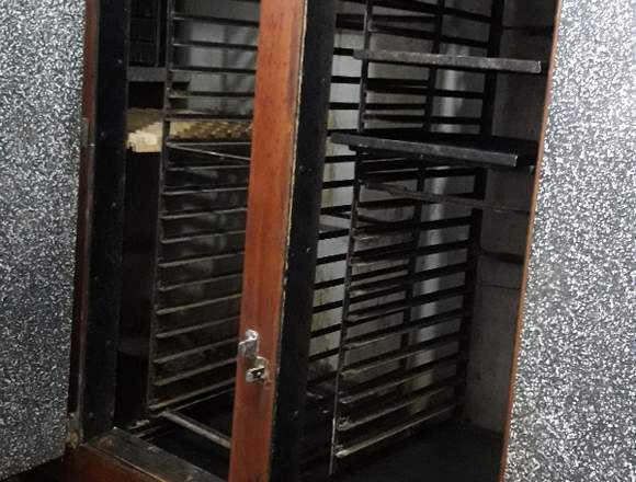 HELADERA CARNICERA 4 PUERTAS CON MOTOR en Lago Buenos Aires (Localidad)