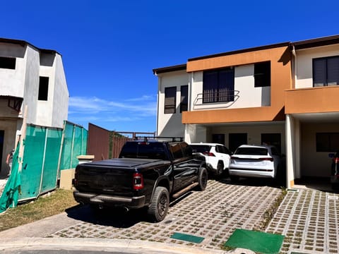 Venta de casa en Condominio La Floresta, 4 habitaciones en La Unión (Cantón)