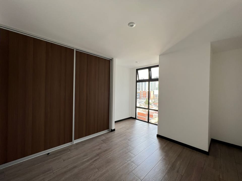Apartamento en venta Zona 10 Guatemala – IQ10 moderno con balcón y ame en Ciudad de Guatemala (Municipio)
