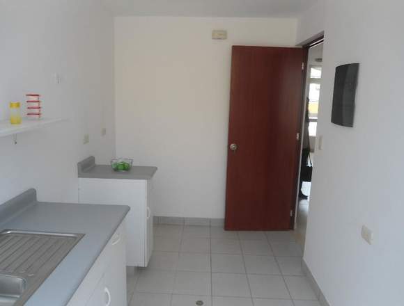 CASA RESIDENCIAL DE TRES PISOS EN "VILLA CLUB"
