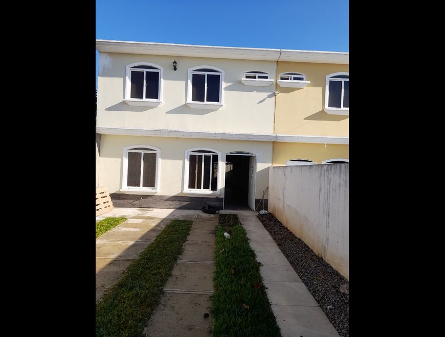 Rento casa Ubicada por el Cementerio Los Parques en Mixco (Municipio)