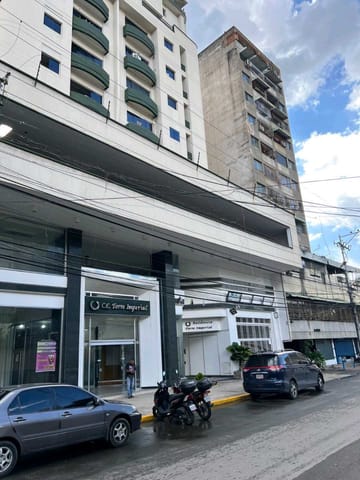 Local en venta en la Torre Imperial | Maracay, Edo Aragua en Girardot (Municipio)