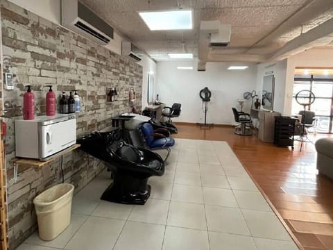 Venta Fondo de Comercio Salón de Belleza Spa Los Palos Grande en Chacao (Municipio)