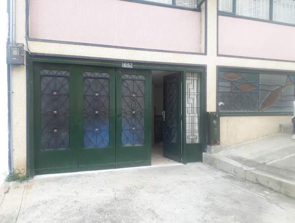 se arrienda habitación para dama sola