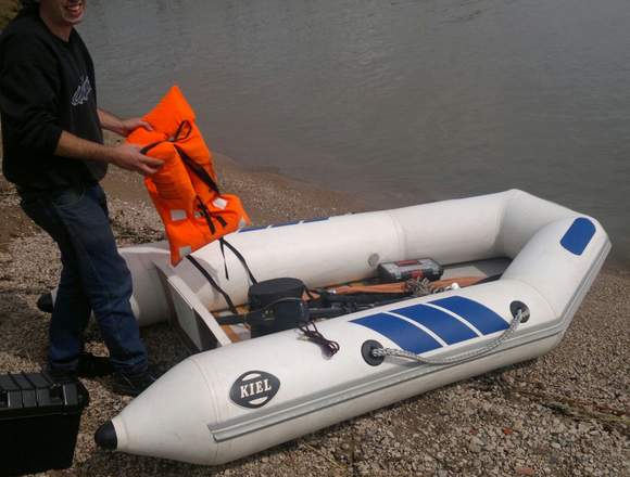 Gomon Kiel impecable con motor y accesorios en Lago Buenos Aires (Localidad)