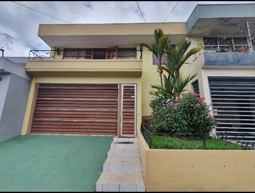 Hermosa casa en Sabanilla Montes de Oca!
