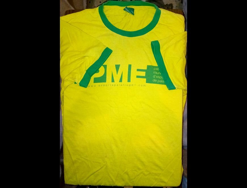 camiseta con los colores de brasil en Almacelles (Municipio)