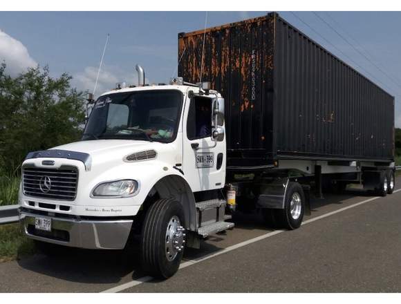 Tracto camión modelo m2 106, marca freightliner