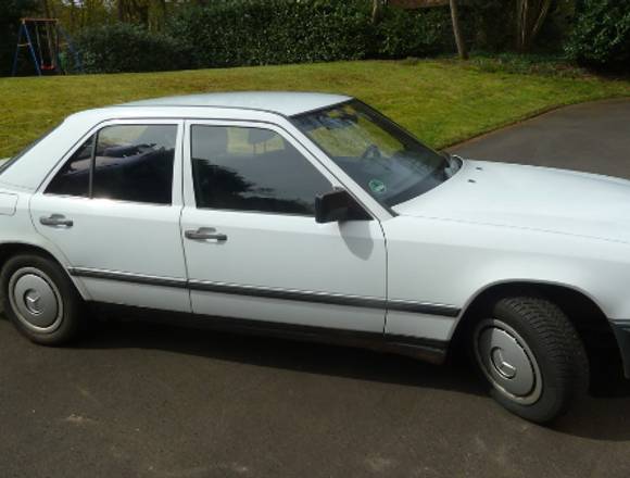 Mercedes 230E, Benziner, Schaltgetriebe in Köln (Lokalität)
