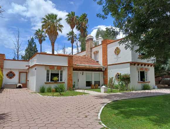RESIDENCIA EN VENTA EN CONJUNTO CON ALBERCA COMÚN