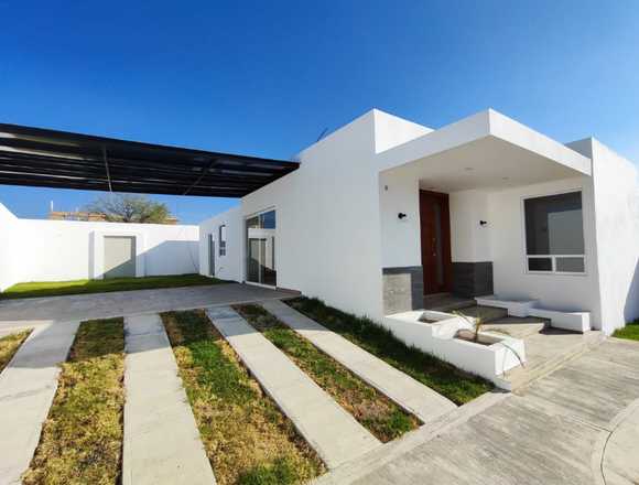 CASA NUEVA 1 PLANTA EN VENTA CON TERRENO AMPLIO