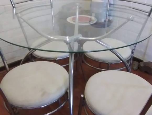 Vendo comedor de vidrio 4 sillas en Providencia (Comuna)