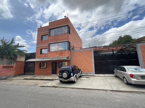 EDIFICIO COMERCIAL, EN SECTOR LA CANDELARIA, VALENCIA. en Valencia (Municipio)