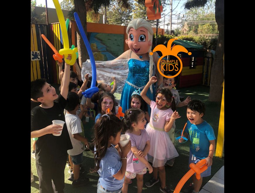 Animación con Elsa de Frozen en Estación Central (Comuna)