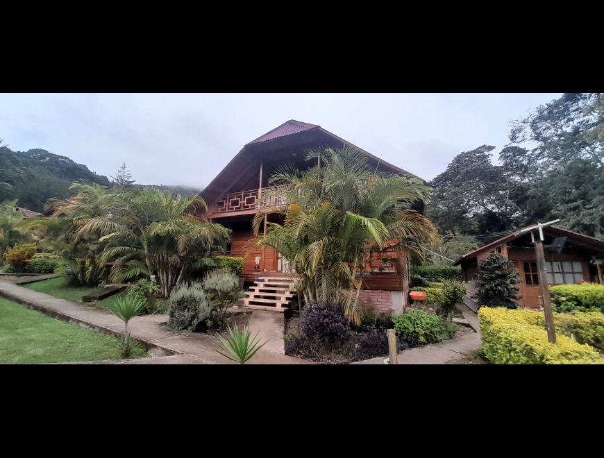 VENDO PROPIEDAD CON CASA, CABAÑAS Y BUNGALOWS en Oxapampa (Distrito)